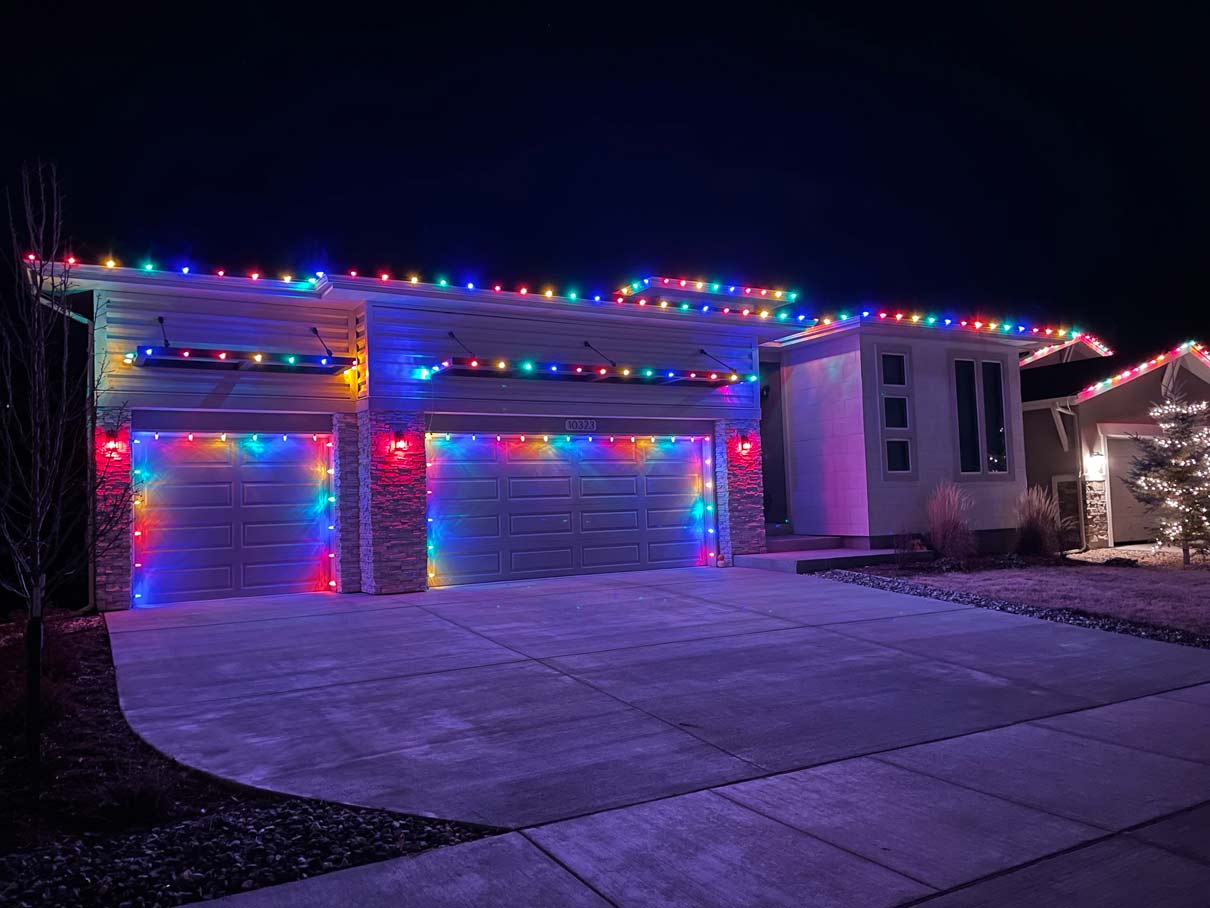 Modern-Home-Decorated-With-MultiColor-Christmas-Lights